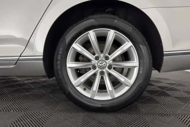 Volkswagen Passat (2015) thumbnail 22