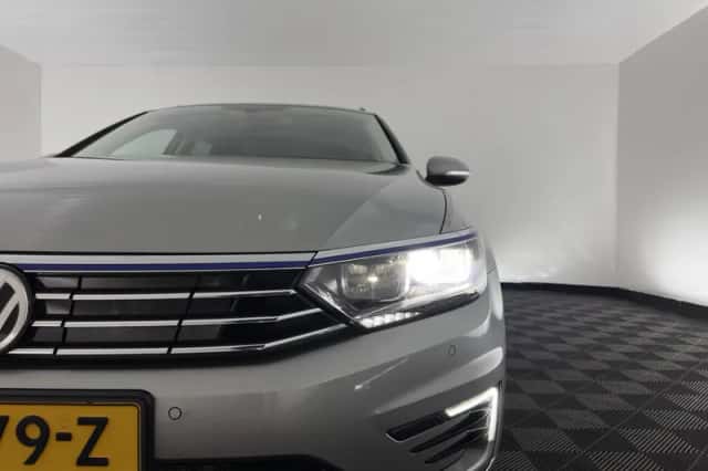 Volkswagen Passat (2015) thumbnail 23