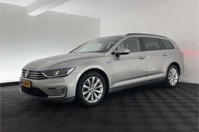 Volkswagen Passat (2015) thumbnail 4