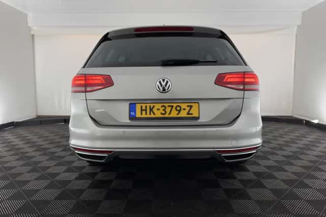 Volkswagen Passat (2015) thumbnail 6