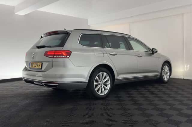 Volkswagen Passat (2015) thumbnail 7