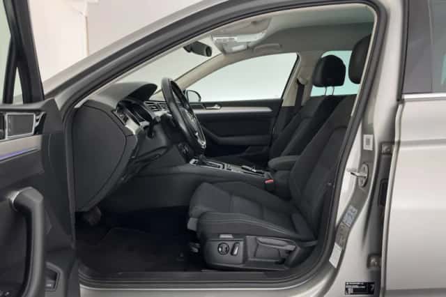 Volkswagen Passat (2015) thumbnail 9