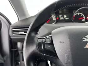 Peugeot 308 (2015) thumbnail 19