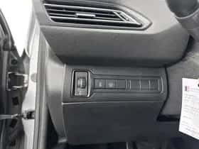 Peugeot 308 (2015) thumbnail 22