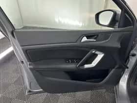 Peugeot 308 (2015) thumbnail 23