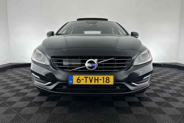 Volvo V60 (2014) thumbnail 2