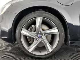 Volvo V60 (2014) thumbnail 24