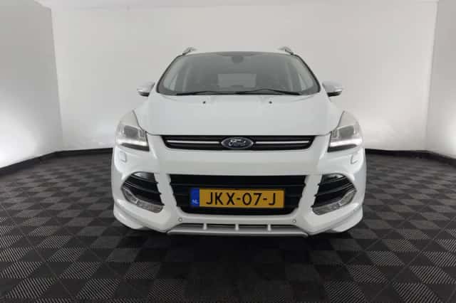 Ford Kuga (2014) thumbnail 3