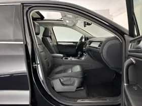Volkswagen Touareg (2016) thumbnail 13