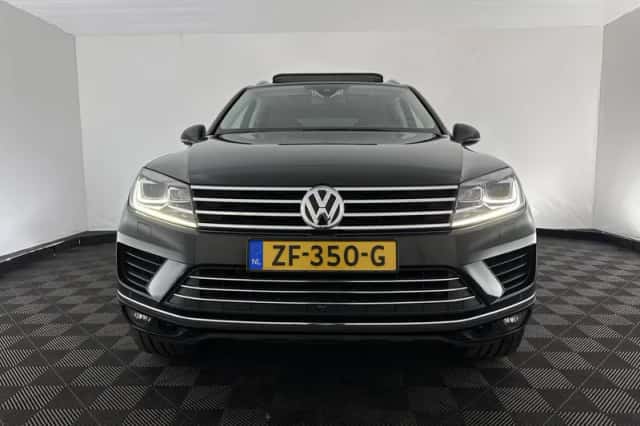 Volkswagen Touareg (2016) thumbnail 3