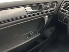 Volkswagen Touareg (2016) thumbnail 23