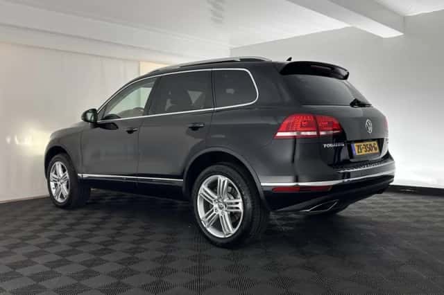 Volkswagen Touareg (2016) thumbnail 5