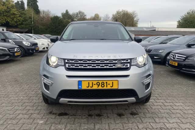 Land Rover Discovery Sport (2016) thumbnail 2
