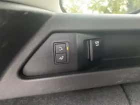 Land Rover Discovery Sport (2016) thumbnail 24