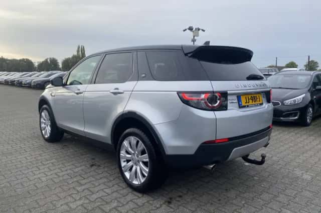 Land Rover Discovery Sport (2016) thumbnail 4