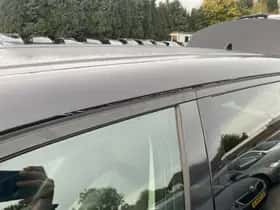 Land Rover Discovery Sport (2016) thumbnail 33
