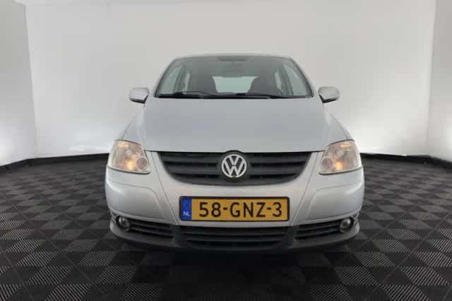 Volkswagen Fox (2008) thumbnail 3