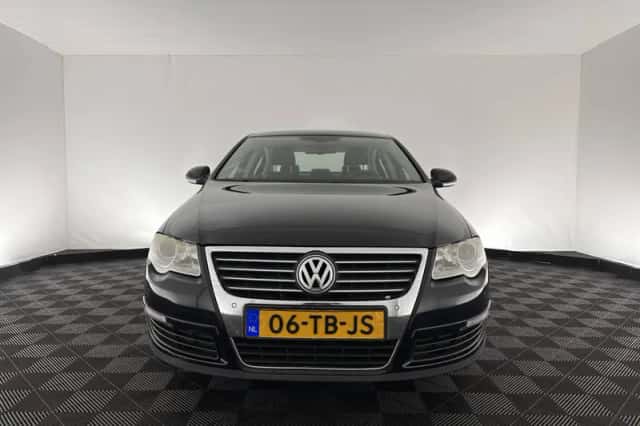 Volkswagen Passat (2006) thumbnail 2