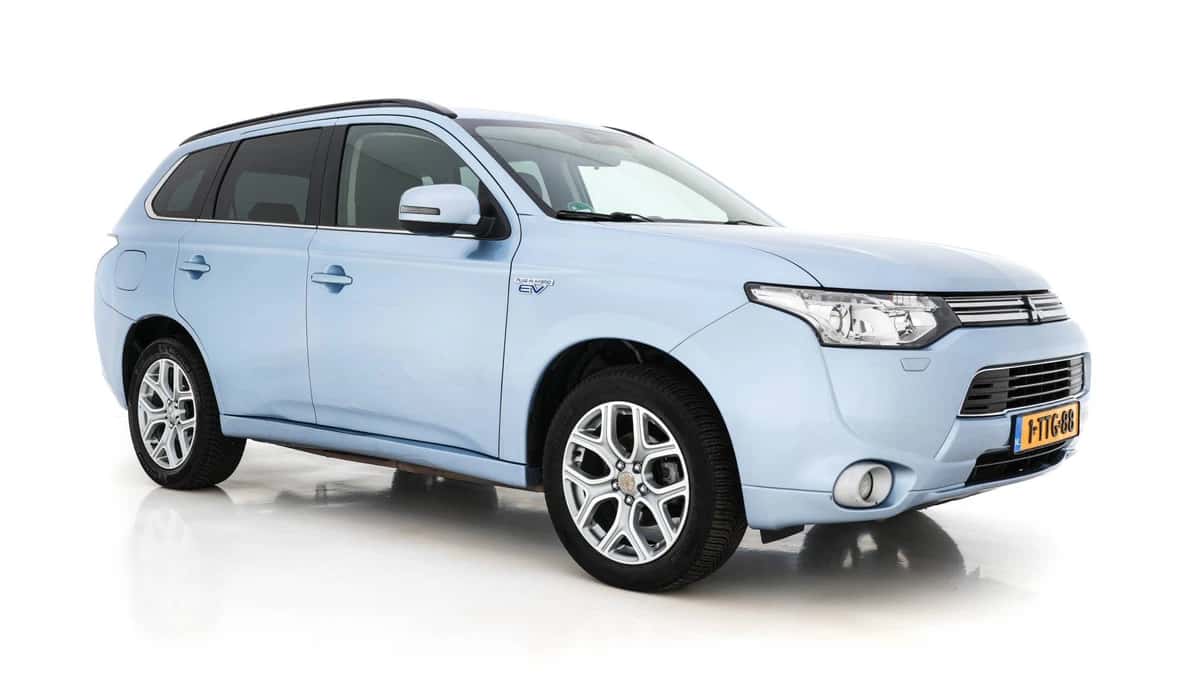 Mitsubishi Outlander (2014) — foto 1