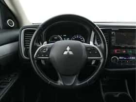 Mitsubishi Outlander (2014) thumbnail 16