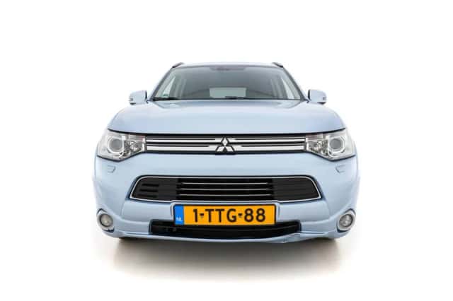 Mitsubishi Outlander (2014) thumbnail 3
