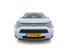 Mitsubishi Outlander (2014) thumbnail 3