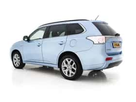 Mitsubishi Outlander (2014) thumbnail 5