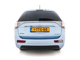 Mitsubishi Outlander (2014) thumbnail 6