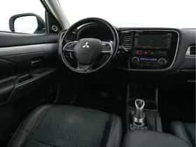 Mitsubishi Outlander (2014) thumbnail 8