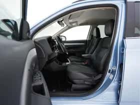 Mitsubishi Outlander (2014) thumbnail 9