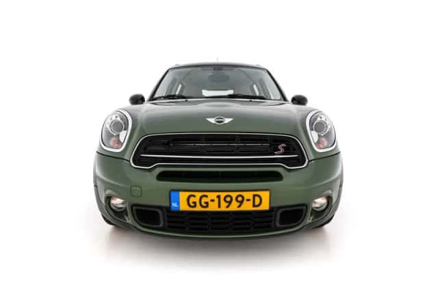 MINI Countryman (2015) thumbnail 3