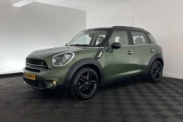 MINI Countryman (2015) thumbnail 4