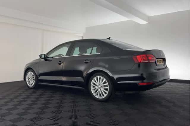 Volkswagen Jetta (2013) thumbnail 5