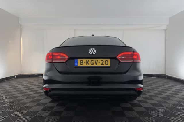 Volkswagen Jetta (2013) thumbnail 6