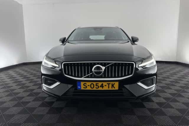 Volvo V60 (2023) thumbnail 3