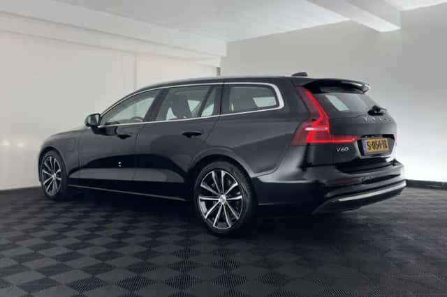 Volvo V60 (2023) thumbnail 5