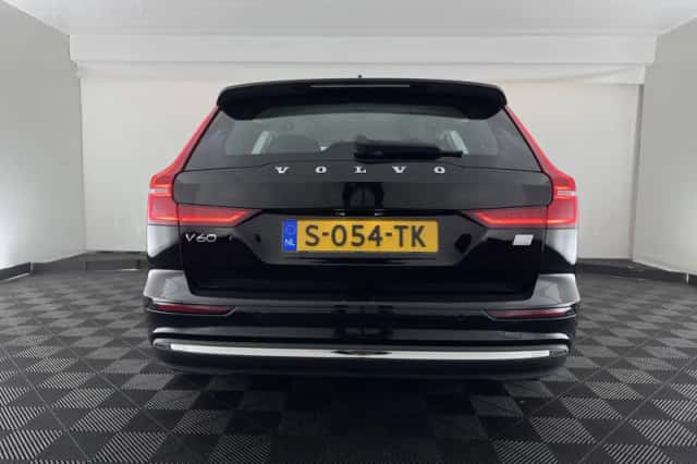 Volvo V60 (2023) thumbnail 6
