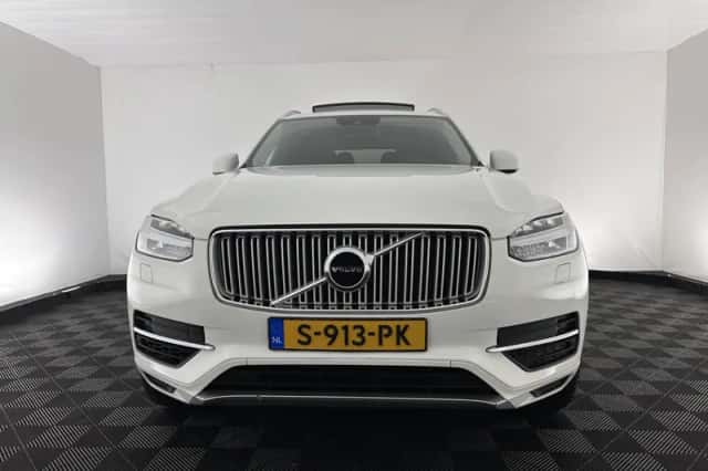 Volvo XC90 (2019) thumbnail 3