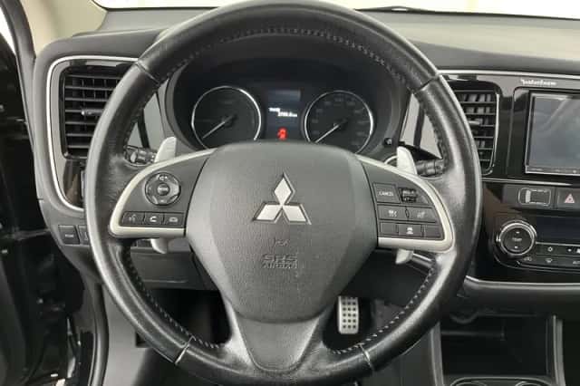 Mitsubishi Outlander (2014) thumbnail 17