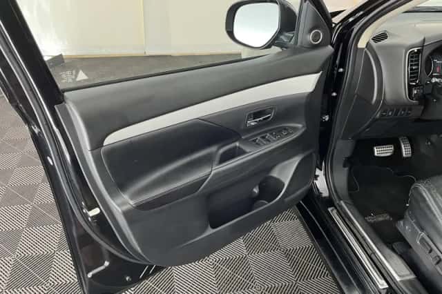 Mitsubishi Outlander (2014) thumbnail 22