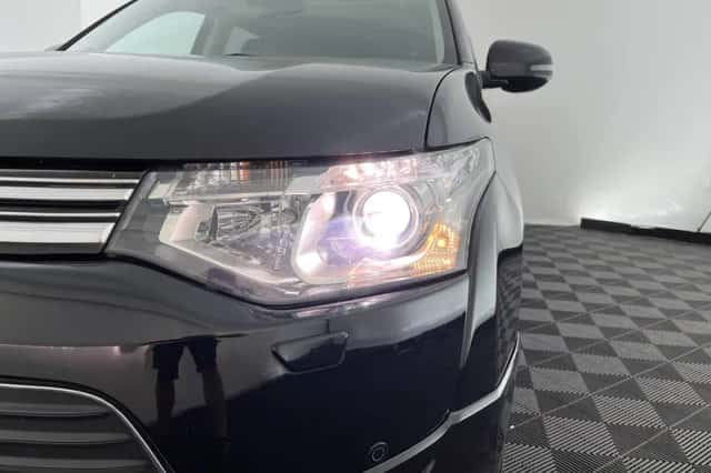 Mitsubishi Outlander (2014) thumbnail 30