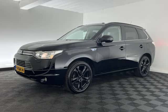 Mitsubishi Outlander (2014) thumbnail 4