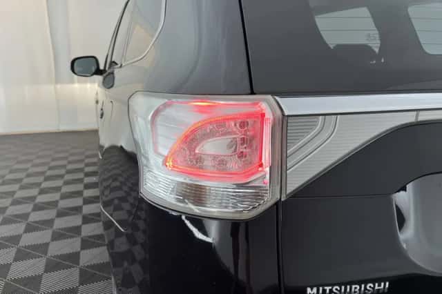 Mitsubishi Outlander (2014) thumbnail 31