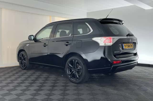Mitsubishi Outlander (2014) thumbnail 5