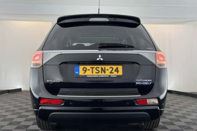 Mitsubishi Outlander (2014) thumbnail 6