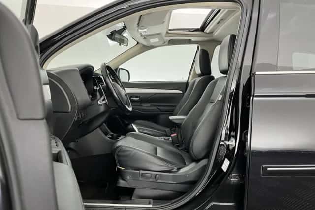 Mitsubishi Outlander (2014) thumbnail 8