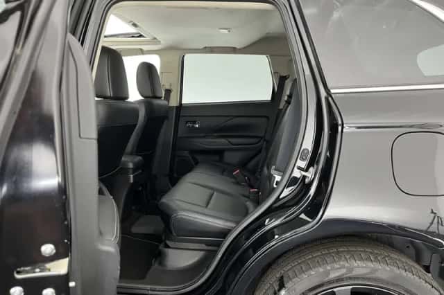 Mitsubishi Outlander (2014) thumbnail 9