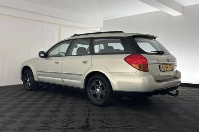 Subaru Outback (2005) thumbnail 5