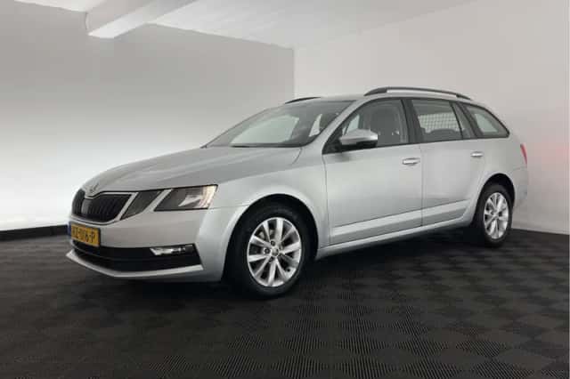 Škoda Octavia (2018) thumbnail 4