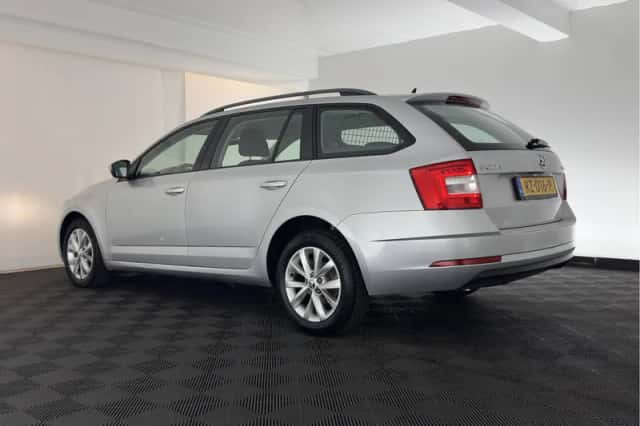 Škoda Octavia (2018) thumbnail 5